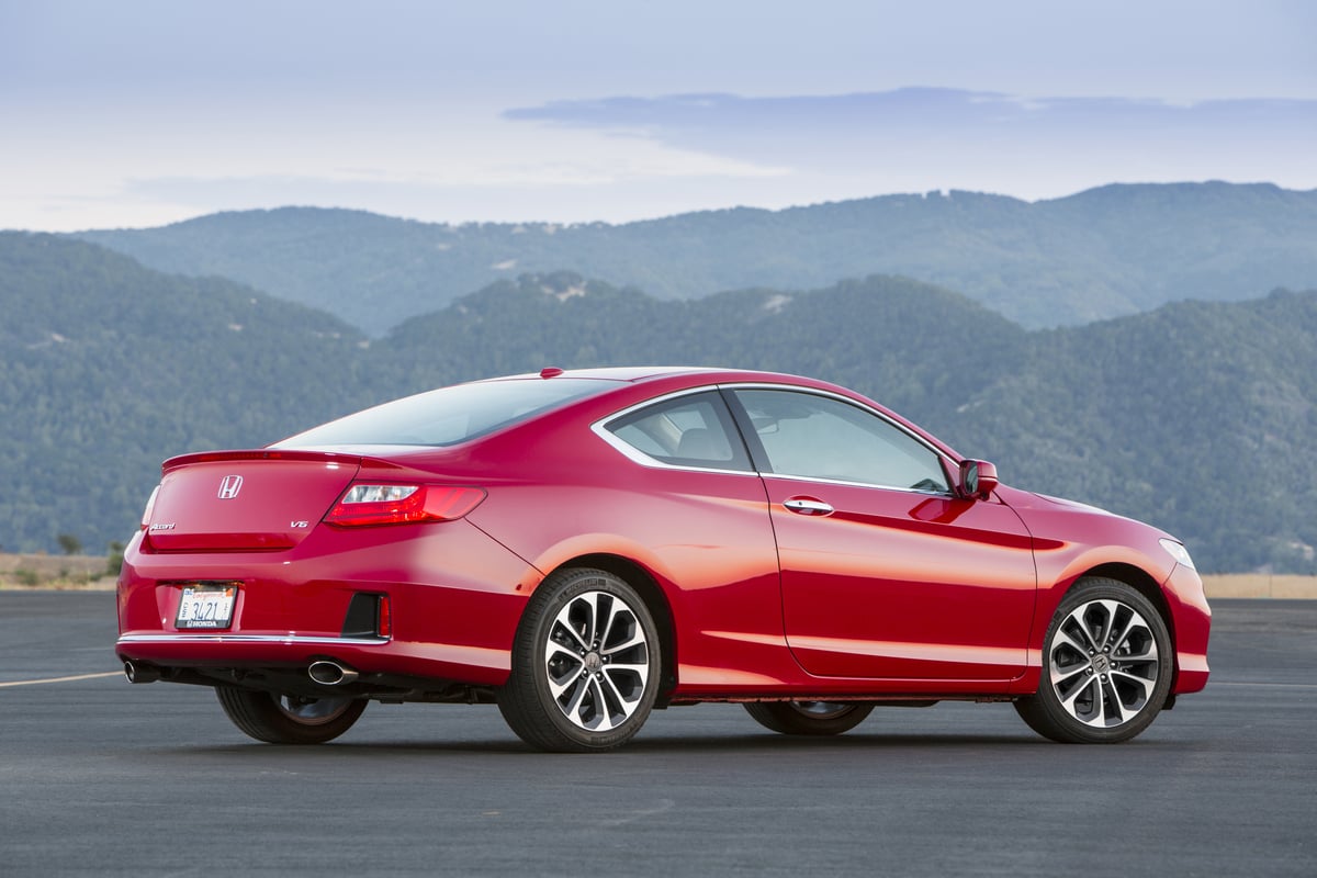 2015 Honda Accord coupe packs a stout J35 V-6 engine and luxurious cockpit