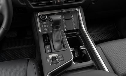 2024 Lexus GX550 10-speed automatic transmission shifter