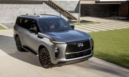 2025 Infiniti QX80 front 3/4 overhead view